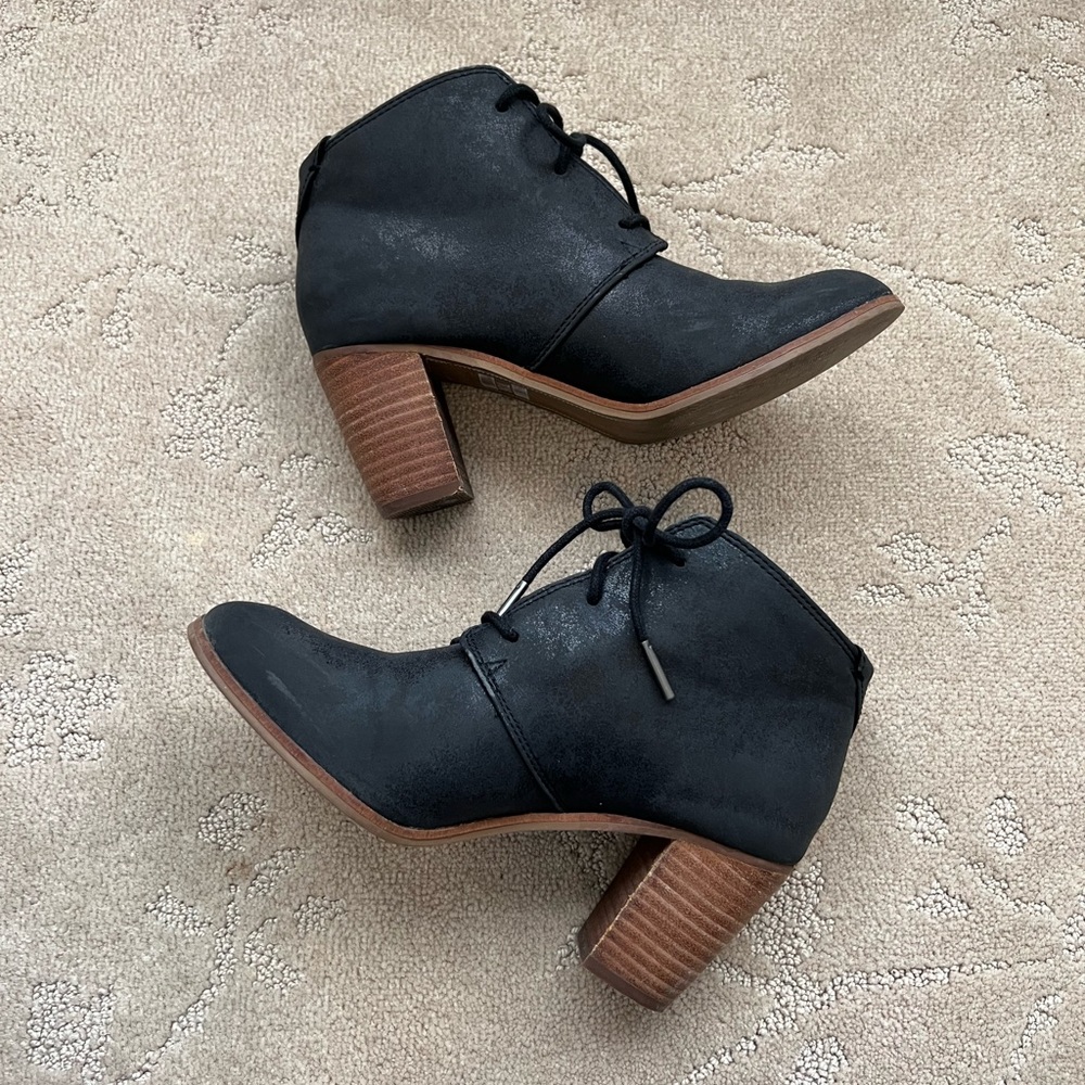 Tom’s Size 6 Black Booties